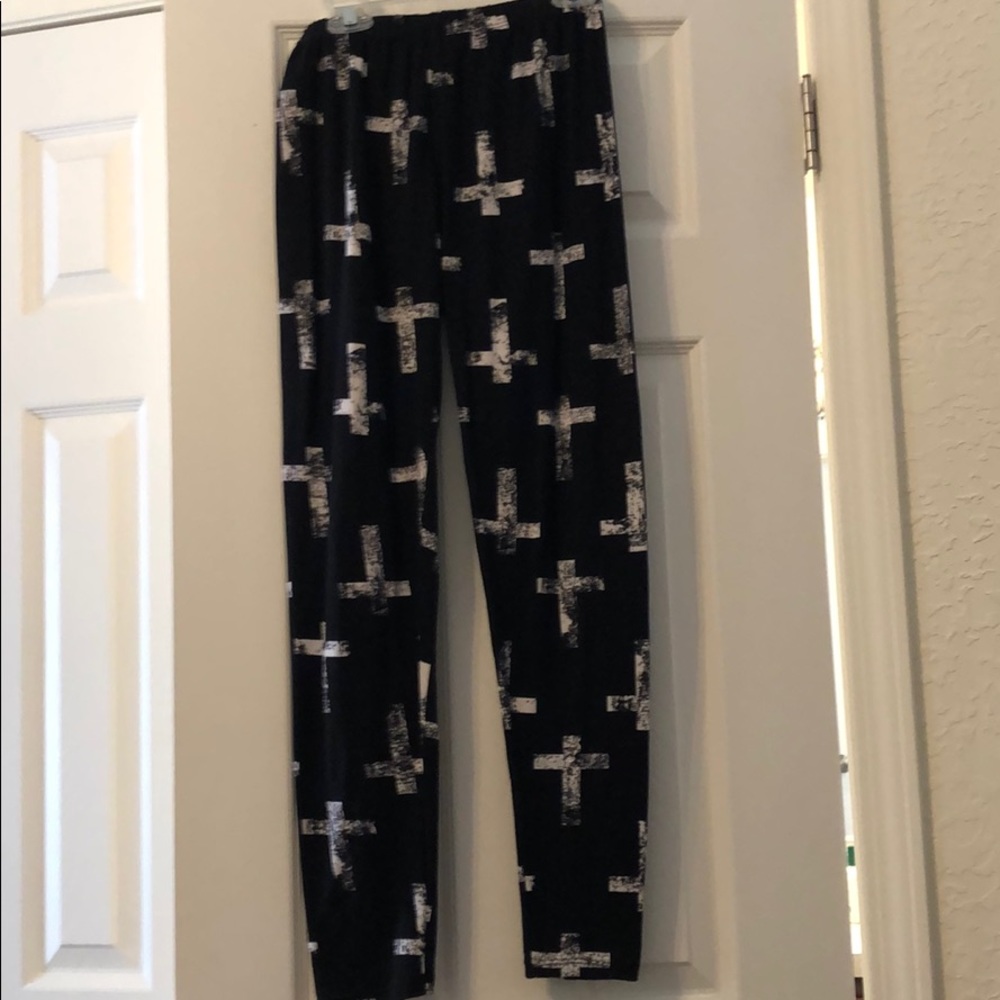 Cross print tights